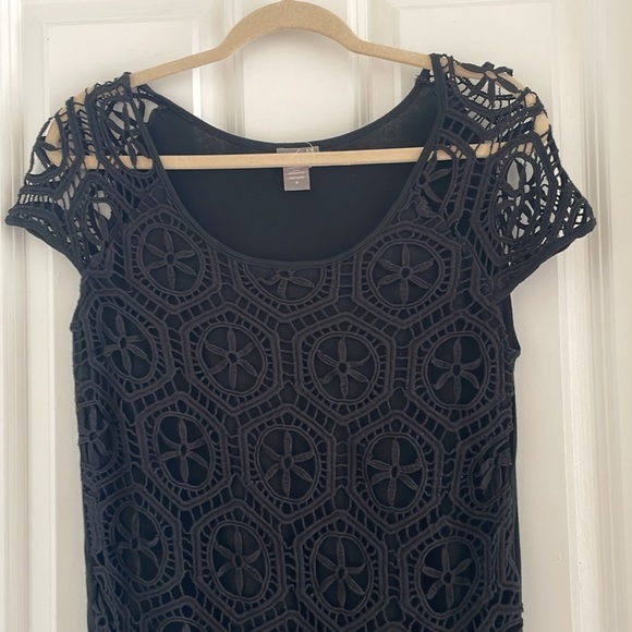 C. Oliver Women Crochet Lace Overlay Black Top - Size M - Picture 2 of 4